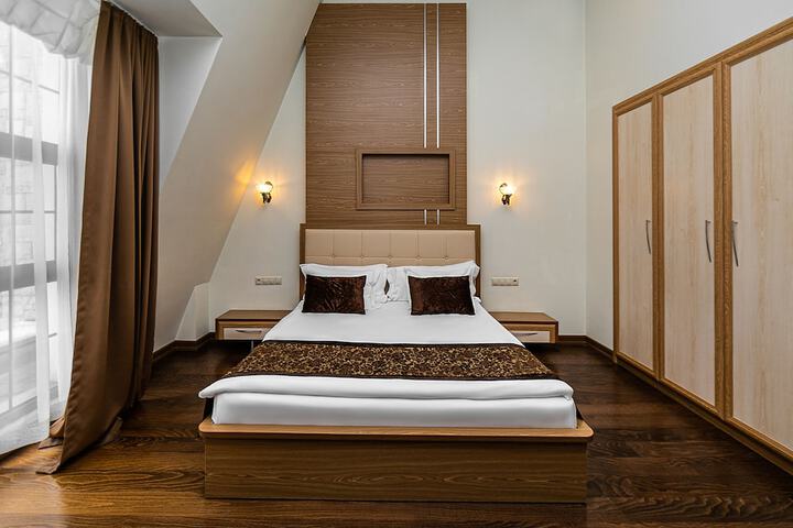 Room 14 of 160