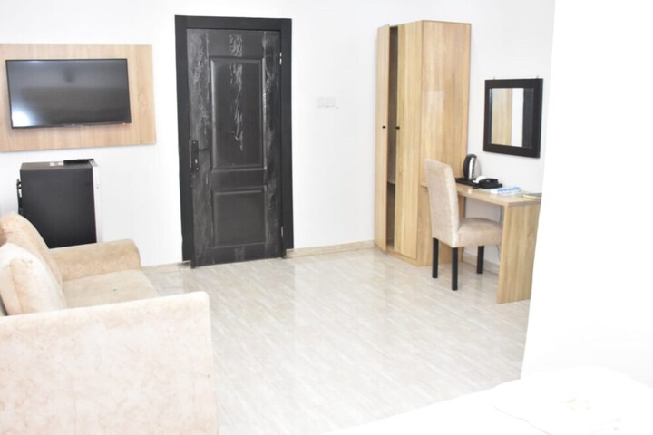 Room 11 of 22