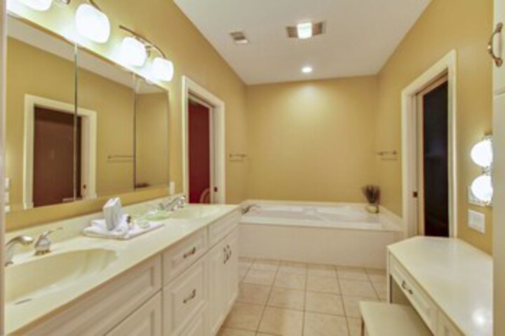 Room 3 of 48