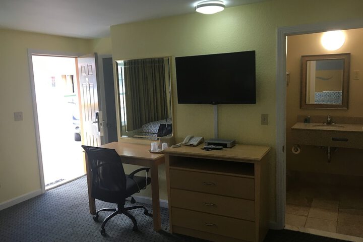 Room 11 of 35