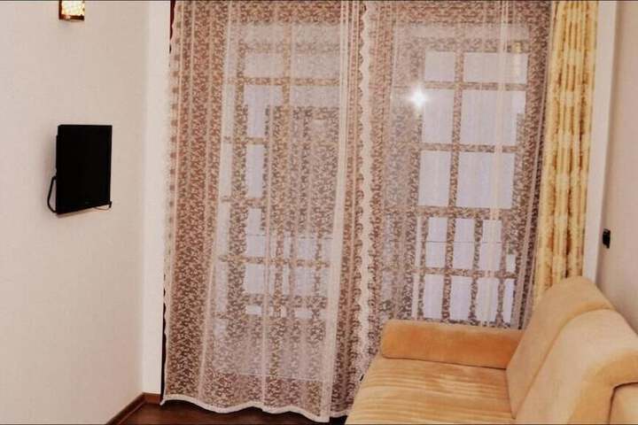 Room 15 of 33