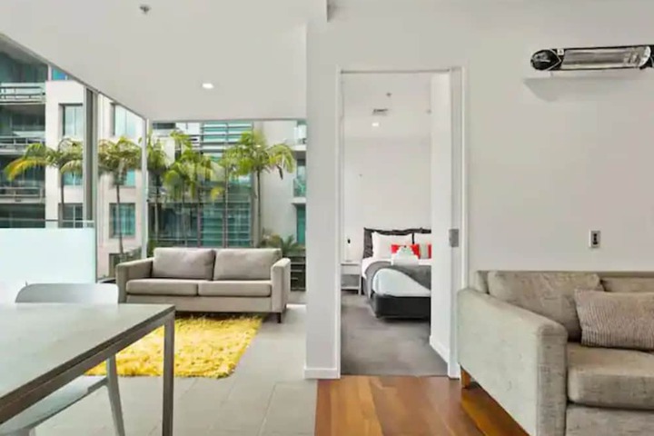 Room 4 of 9