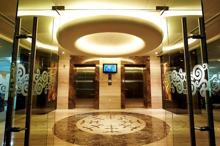 Entrance & Lobby