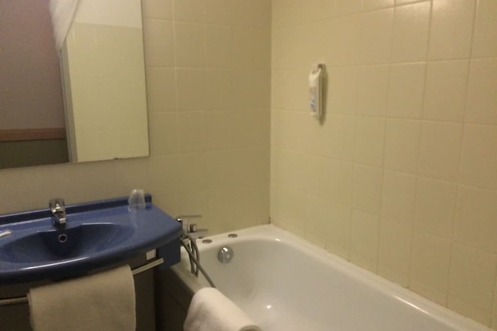 Room 25 of 42