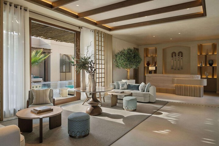 Entrance & Lobby