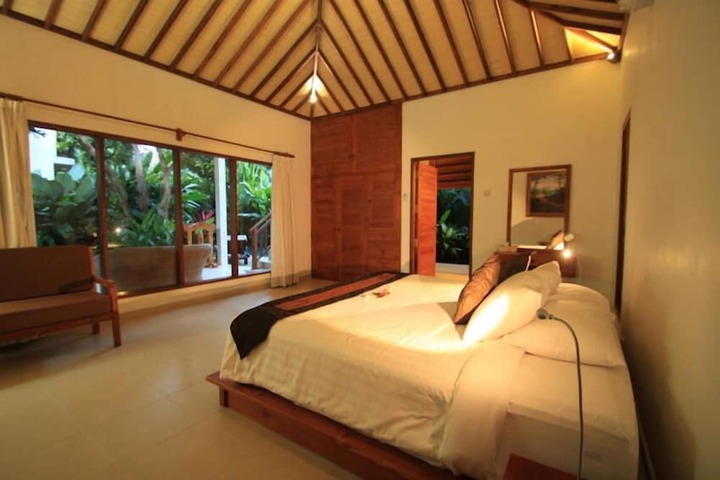 Room 9 of 28