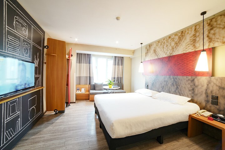Room 10 of 29