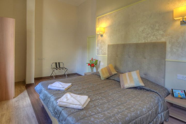 Room 3 of 41