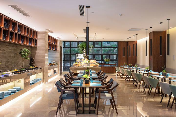 Dining 66 of 111