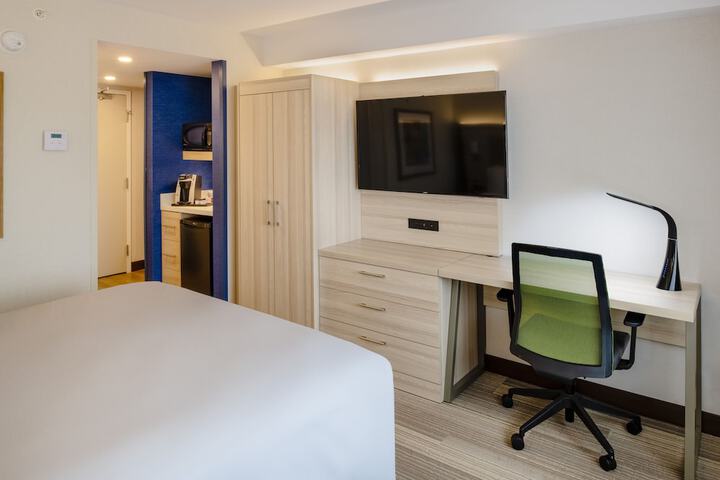 Room 14 of 74