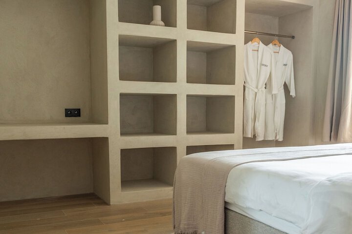Room 11 of 79