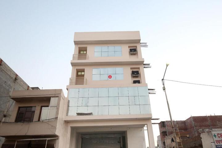 OYO 10891 Hotel Starwood