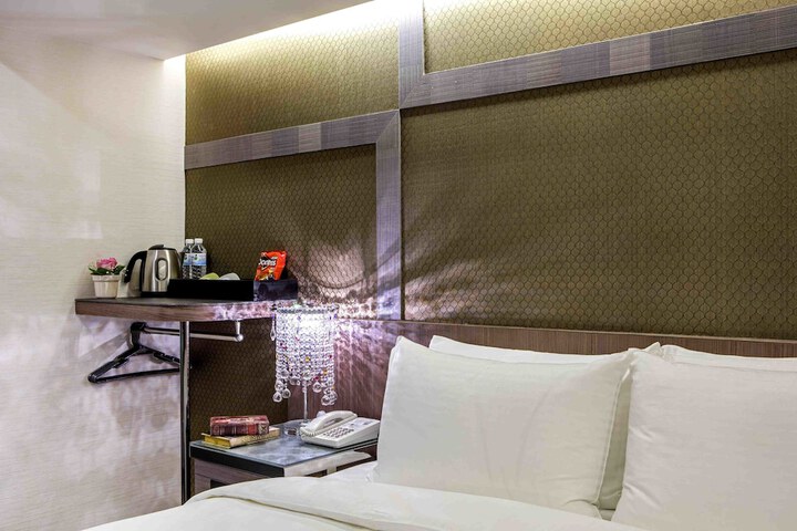 Room 14 of 60