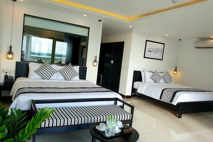 Room 28 of 143