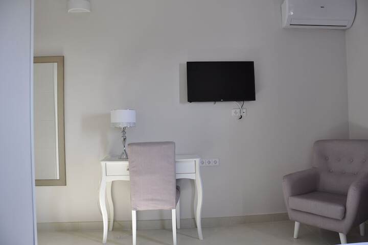 Room 10 of 29