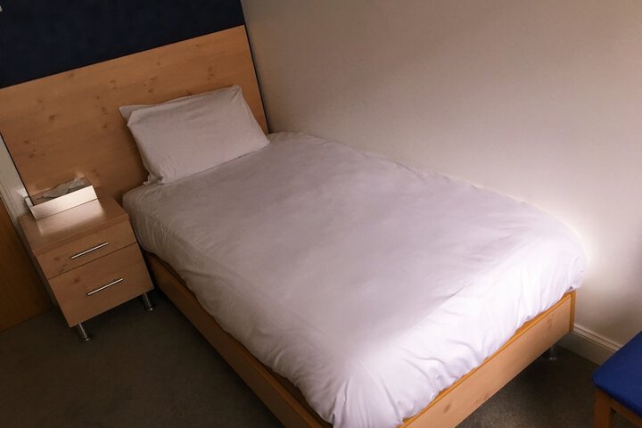 Room 9 of 33