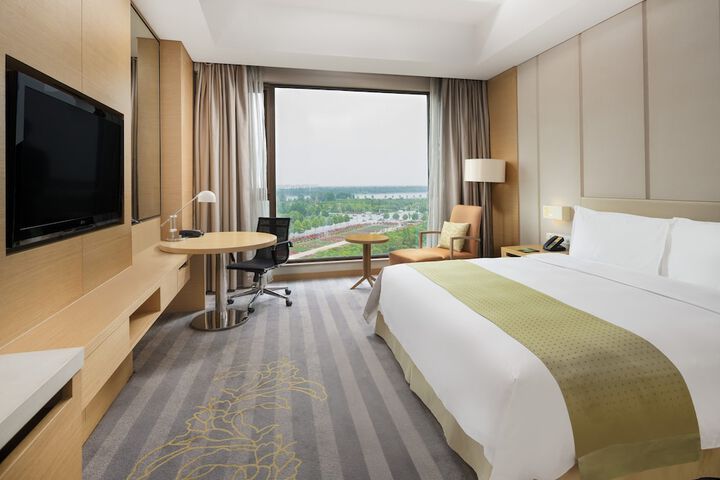 Room 32 of 89