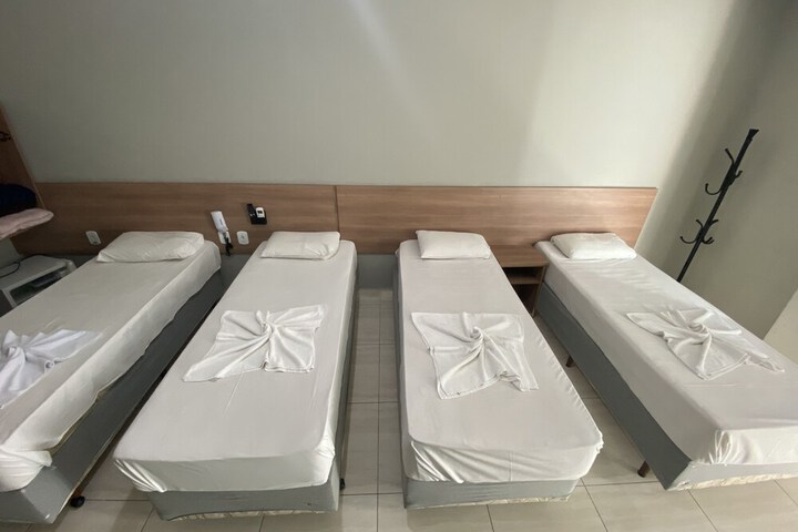 Room 10 of 34
