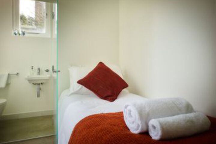 Room 6 of 71