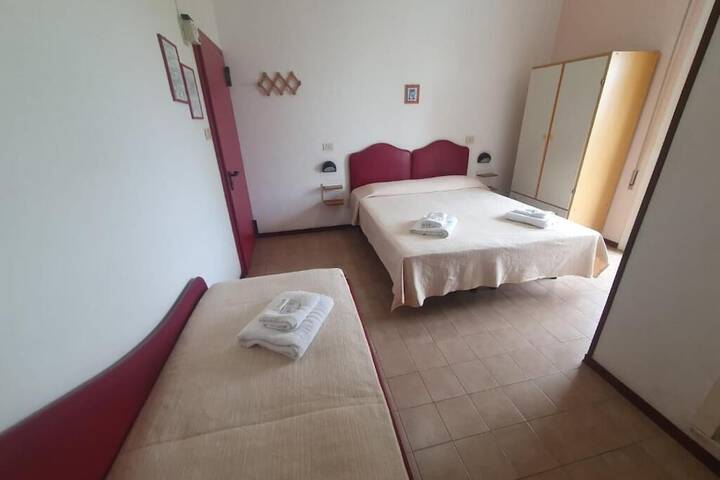 Room 9 of 14