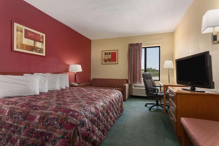 2 Queen Beds (1 of 8)