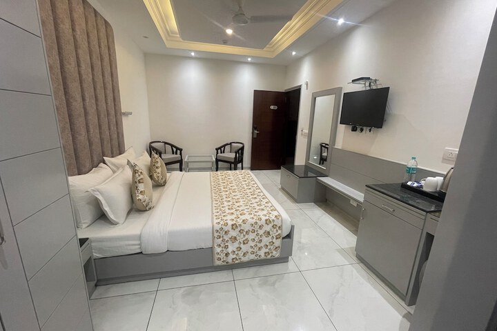 Room 2 of 29