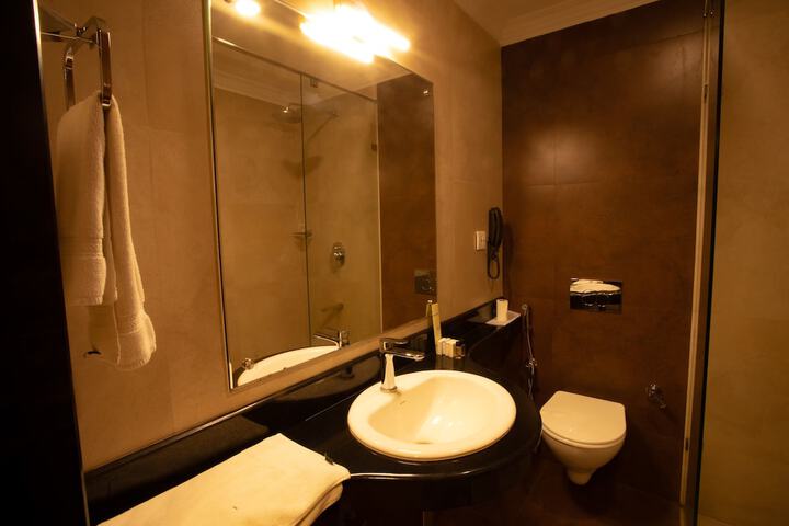 Room 15 of 33