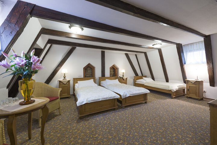 Room 4 of 61
