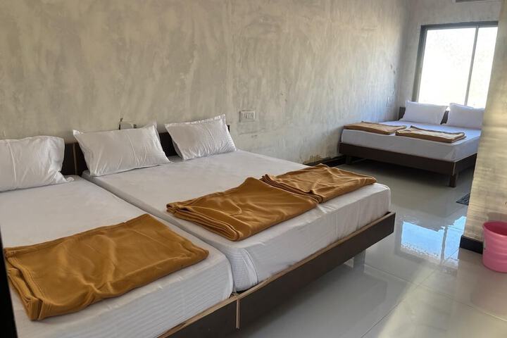 Room 9 of 19