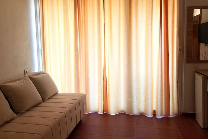 Room 25 of 100