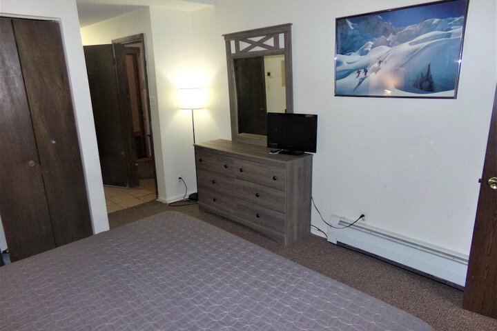 Room 8 of 37