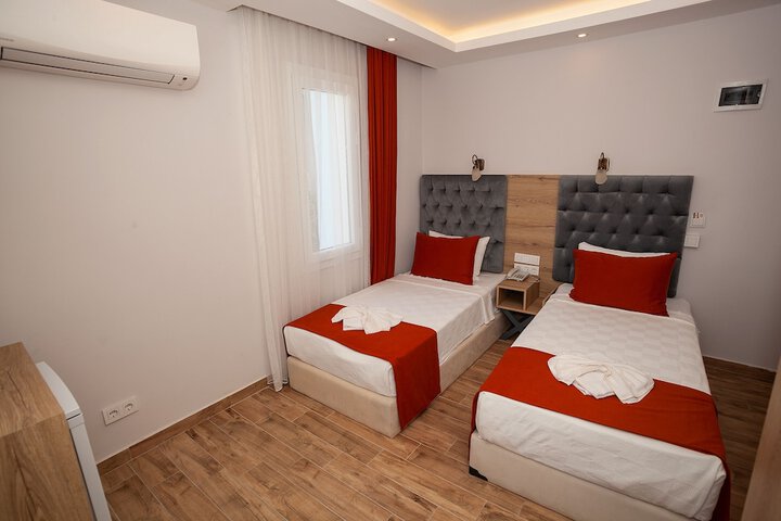 Room 11 of 25