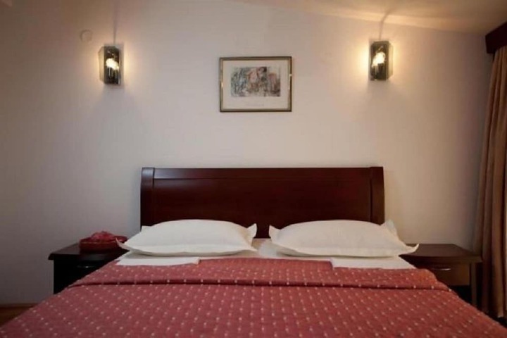 Room 3 of 35