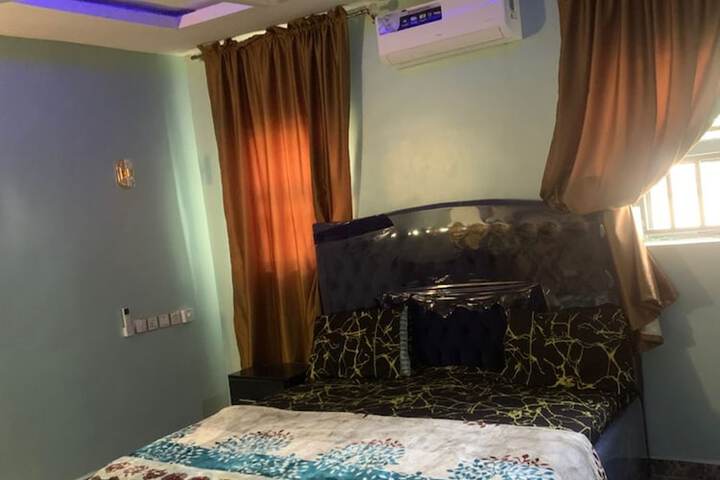Room 5 of 33