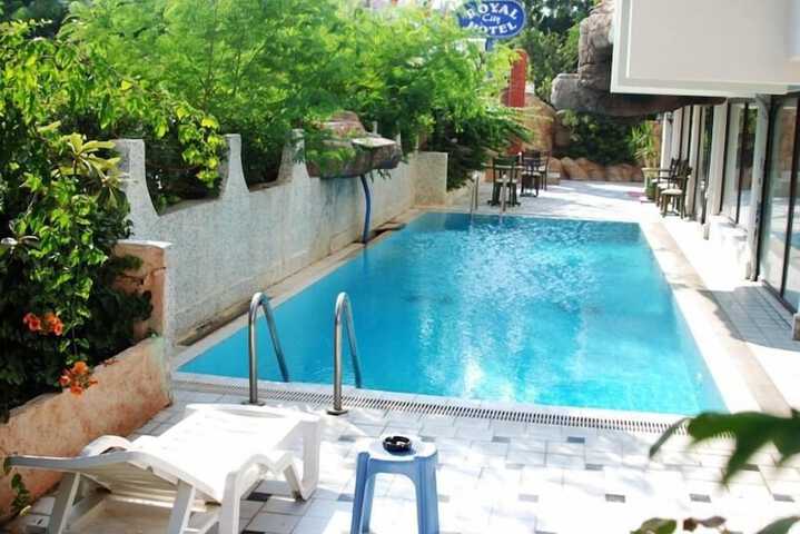Pool 13 of 26