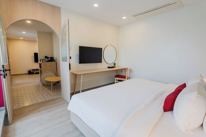 Room 105 of 190