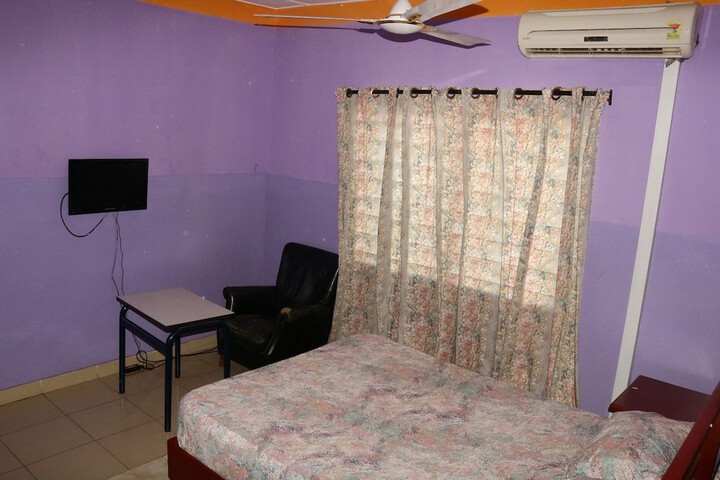 Room 3 of 9