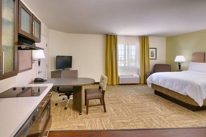 Studio Suite Queen Bed (5 of 14)