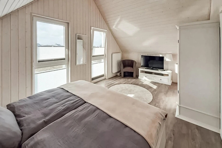 Room 5 of 19
