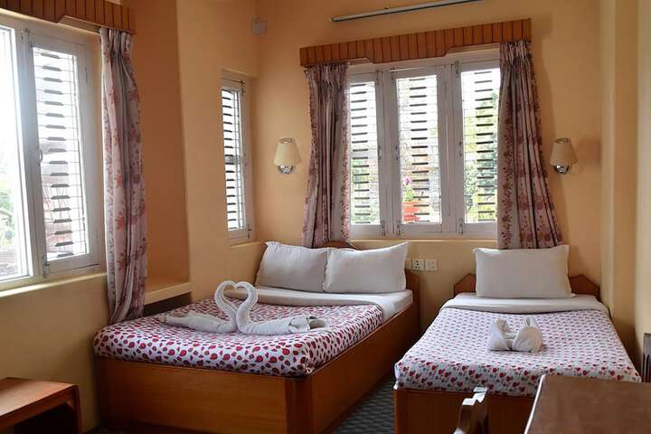 Room 4 of 34