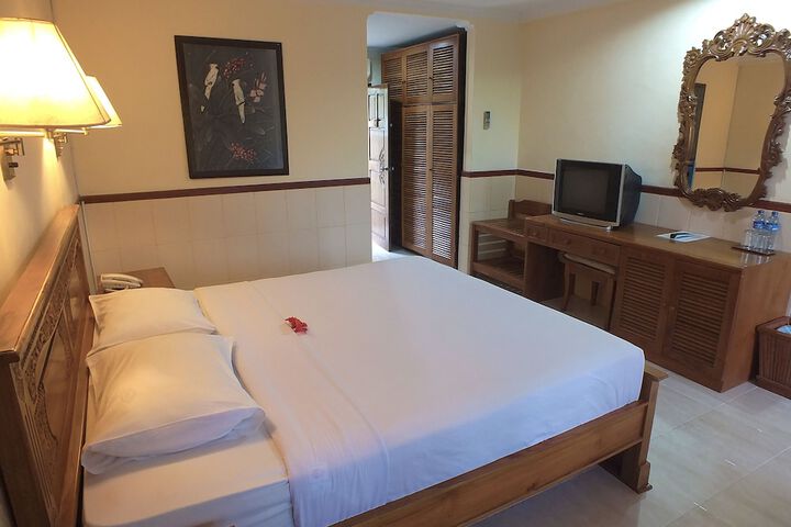 Room 8 of 35