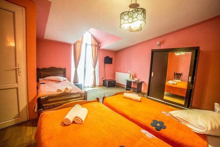 Room 7 of 94