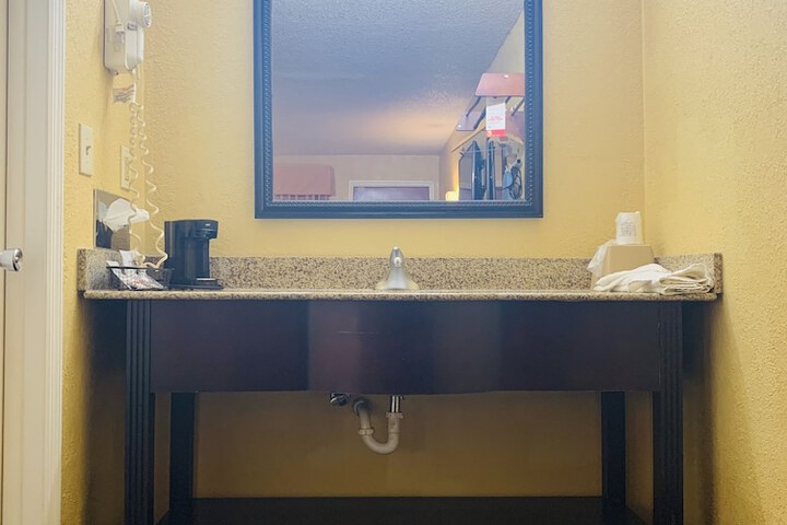 Bathroom sink
