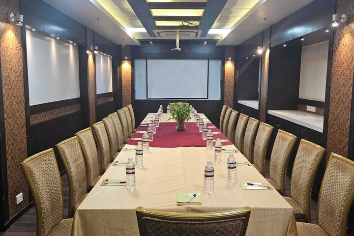 Ballroom/Hall 38 of 48