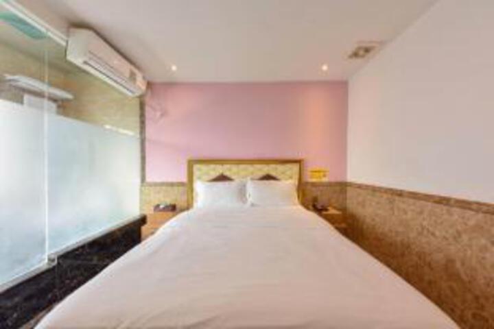 Room 18 of 19