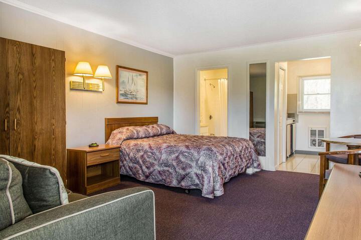 1 Queen Bed Efficiency (6 of 20)