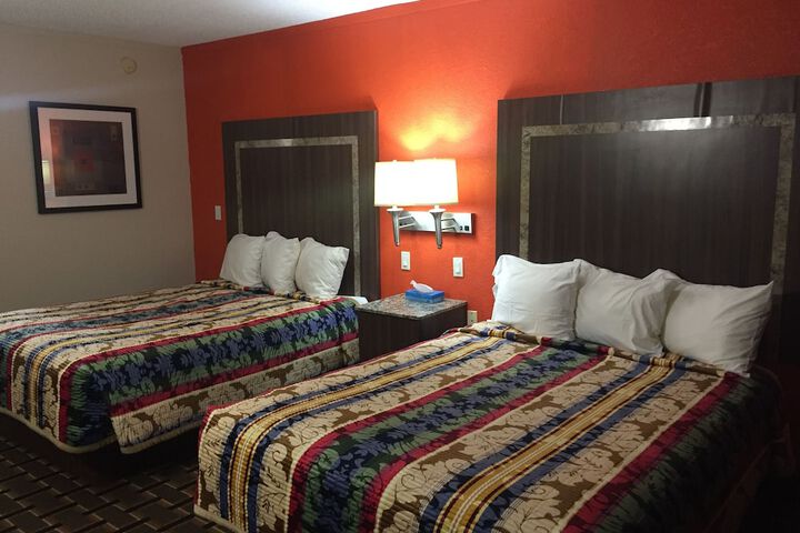2 Queen Beds (8 of 8)