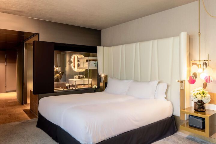 Room 64 of 215