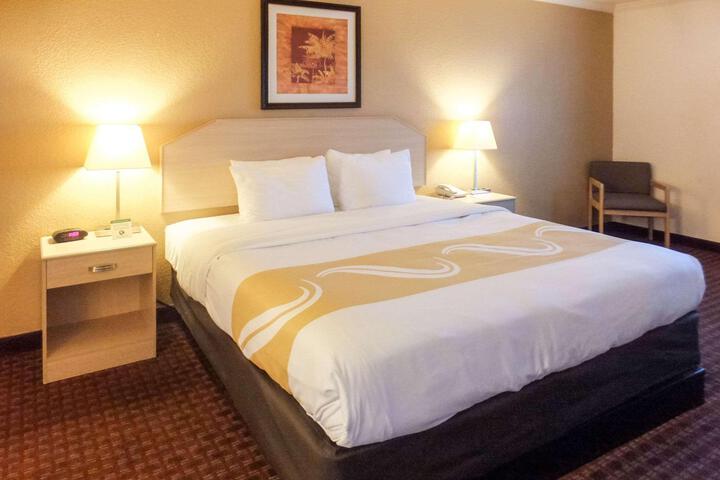1 King Bed (1 of 11)