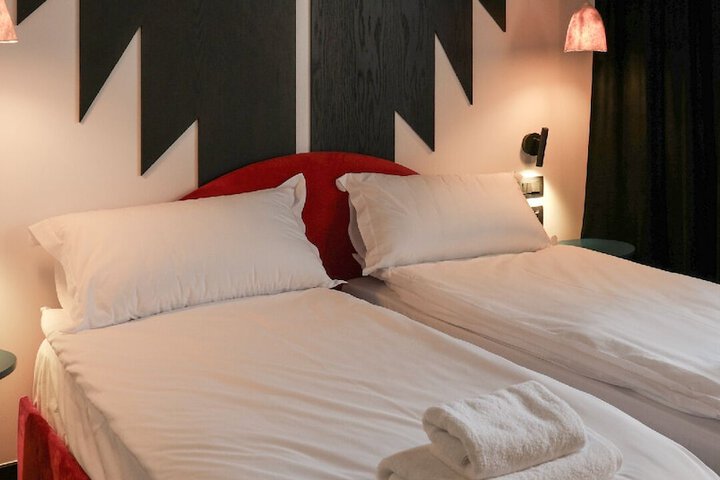 Room 21 of 40